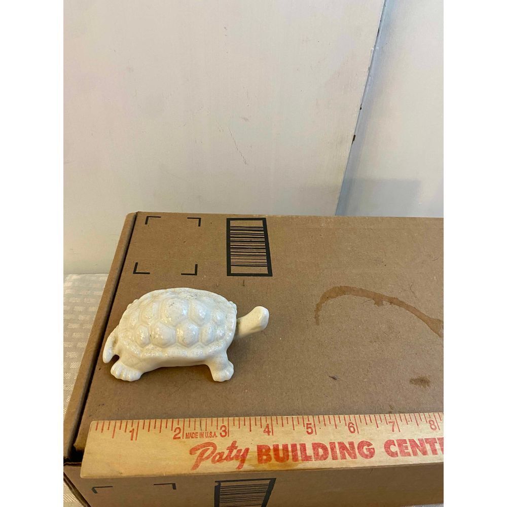 White ceramic turtle made Japan‎ 4”x2.5”
